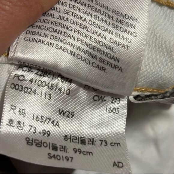 Levi’s Wedgie Icon Fit Denim in Faint Hearted- Size 29 - Picture 9 of 10